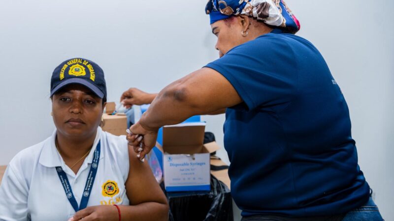 DGM realiza jornada de vacunación contra hepatitis B en Centro de Interdicción de Haina
