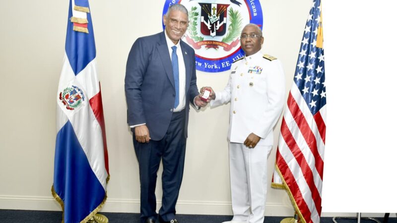 Comandante General de la Armada visita el Consulado General de la República Dominicana en Nueva York