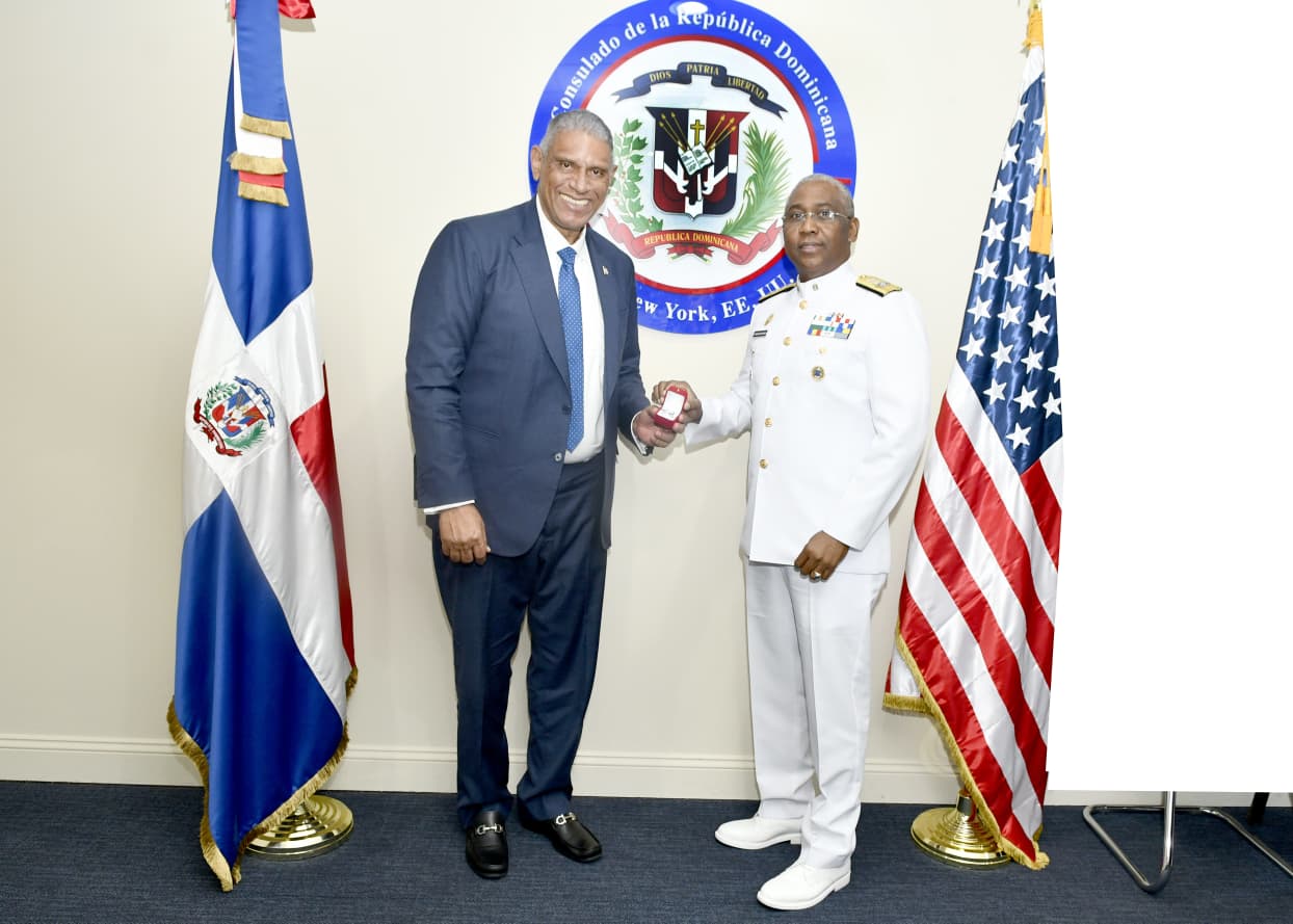 Comandante General de la Armada visita el Consulado General de la República Dominicana en Nueva York