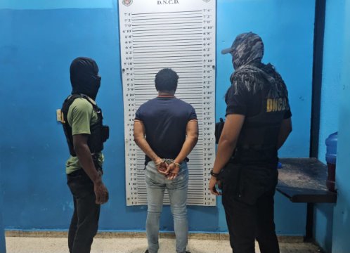 CAPTURAN HOMBRE VINCULAN A DECOMISO DE 237 PAQUETES DE COCAÍNA EN SANTO DOMINGO