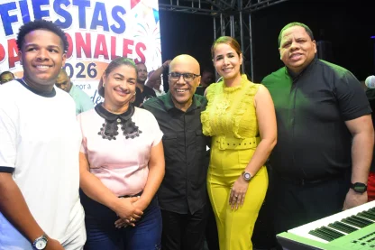 San Luis inicia sus Fiestas Patronales 2026 con un desfile encabezado por la Alcaldesa y el Padre Silva